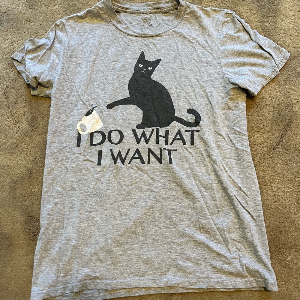 Gray Cat Graphic T-Shirt “I Do What I Want”